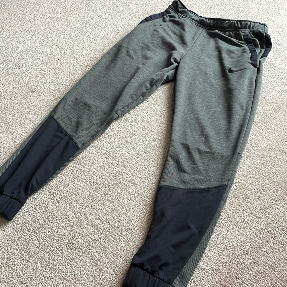 Nike men’s size small gray and black jogger